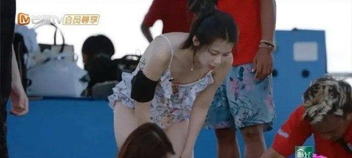 赵昭仪穿的泳衣其实挺露的，但竟然不会走光​​​