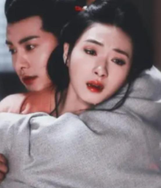 白居易一生养了33个家妓，68岁时，不幸感染风疾。他看着如花似玉的家妓说道：“我