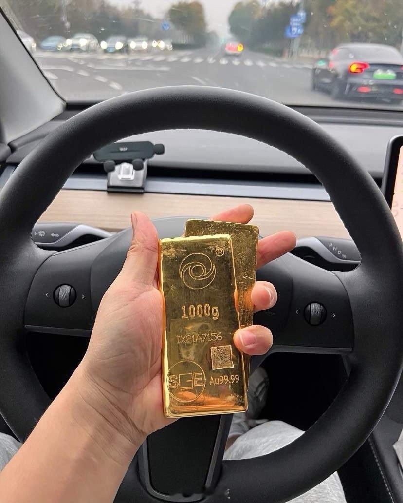 我爸收了5年黄金，真心奉劝大家一句话，如果你有超过300克黄金，这时候千万不要卖