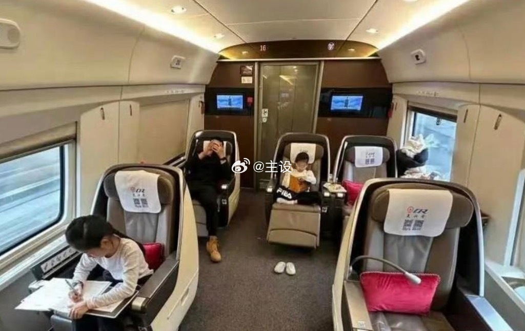 高铁上这一幕，诠释了赚钱的意义。