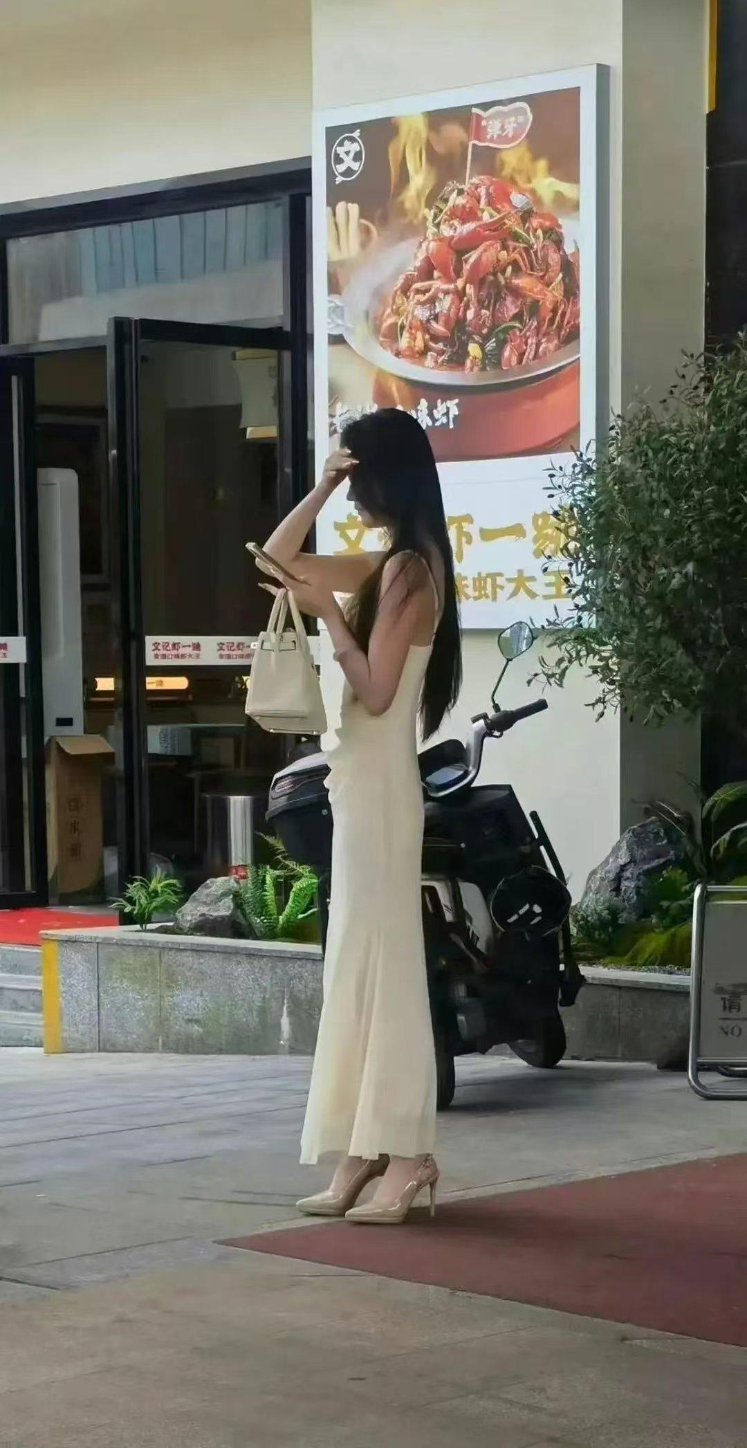 反转来了。发生在湖南街头原配打小三的视频流出来之后，全网都在骂小三！没想到这