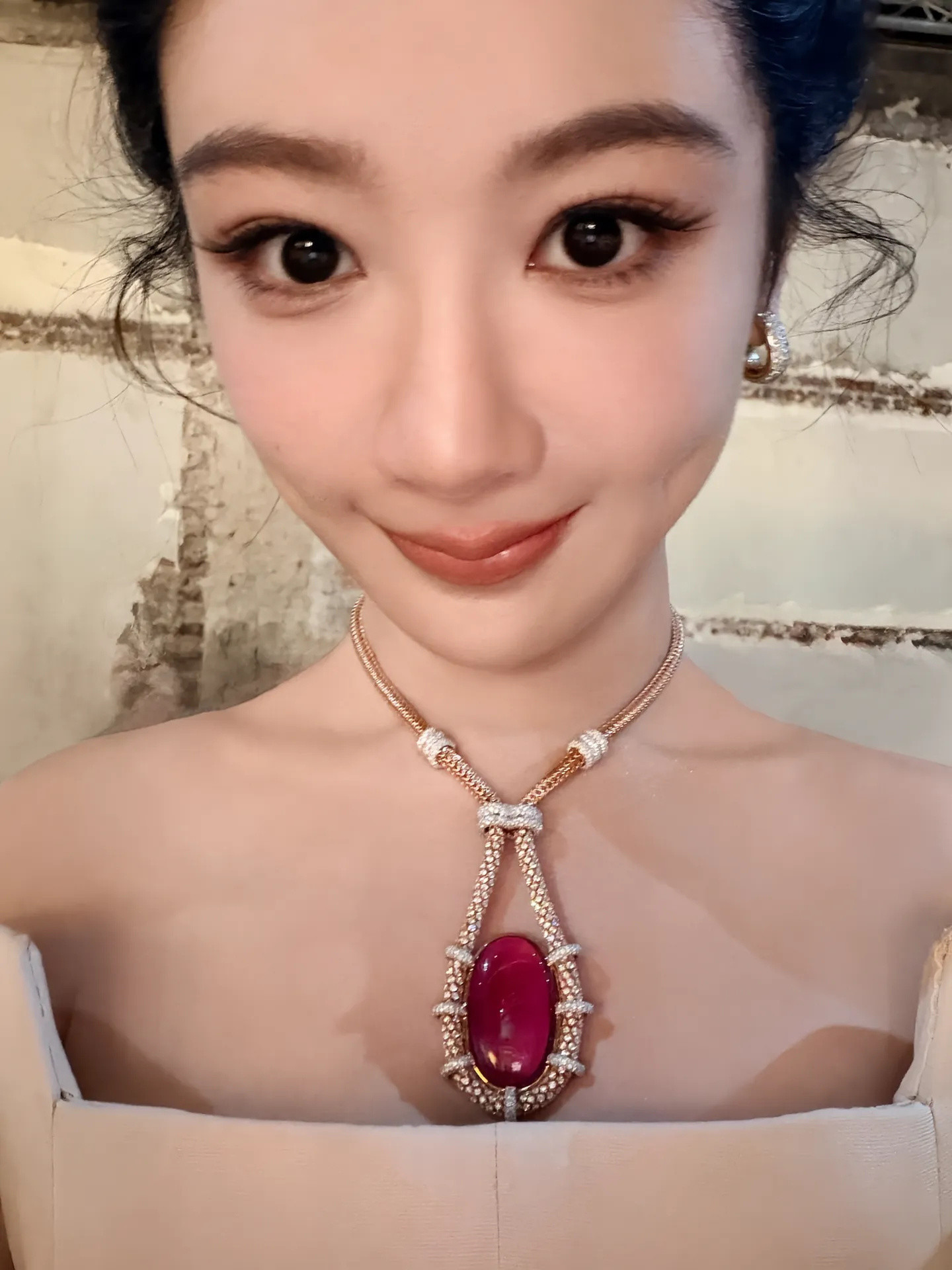 杨紫杨紫董竹君杨紫玉兰花开君再来今天好像没下雨？出太阳吧，我想晾衣服了。杨