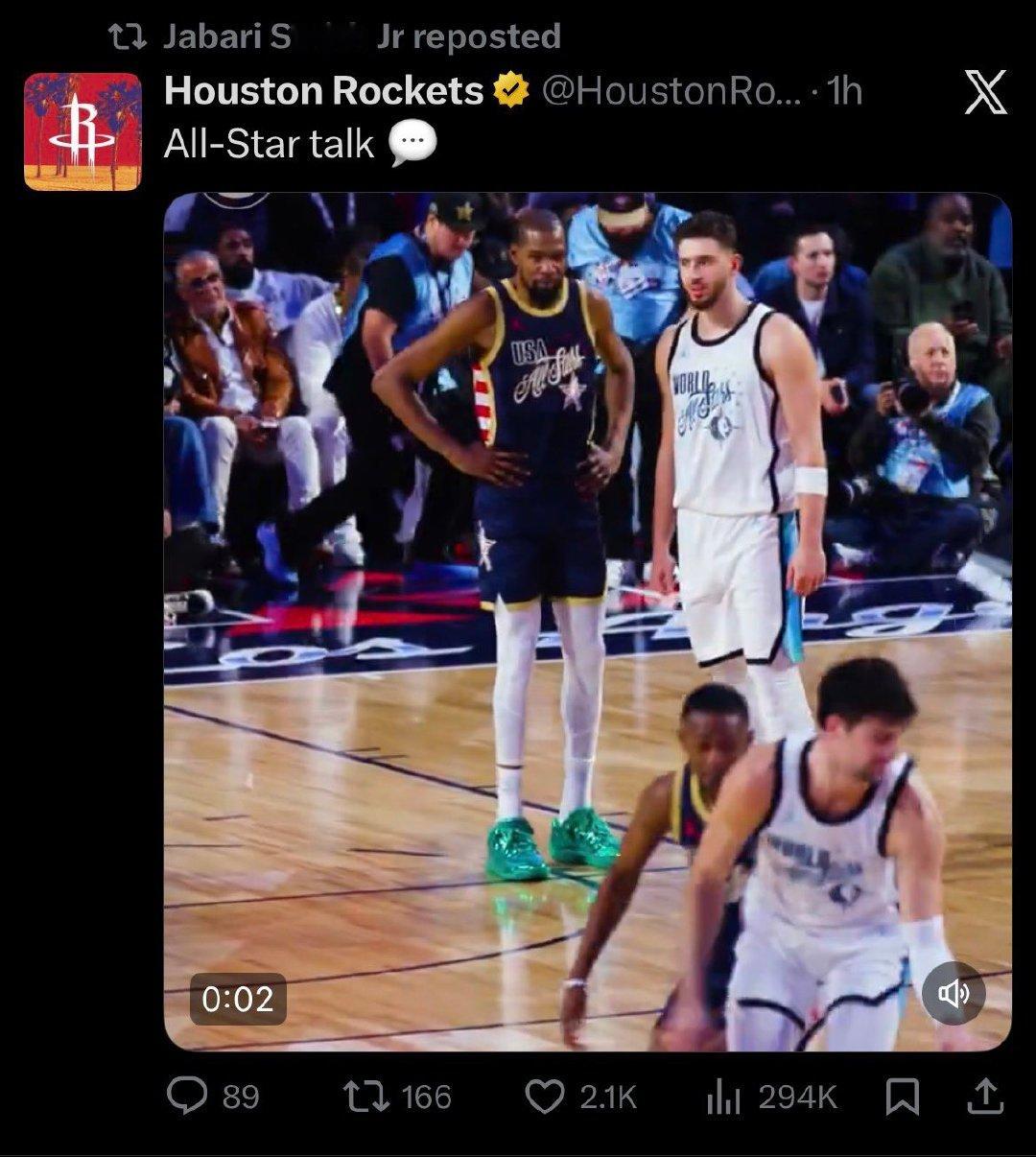 小贾刚转发了杜兰特和申京全明星赛的推文。好急怎么办！火箭更衣室怎么还没有内讧！2