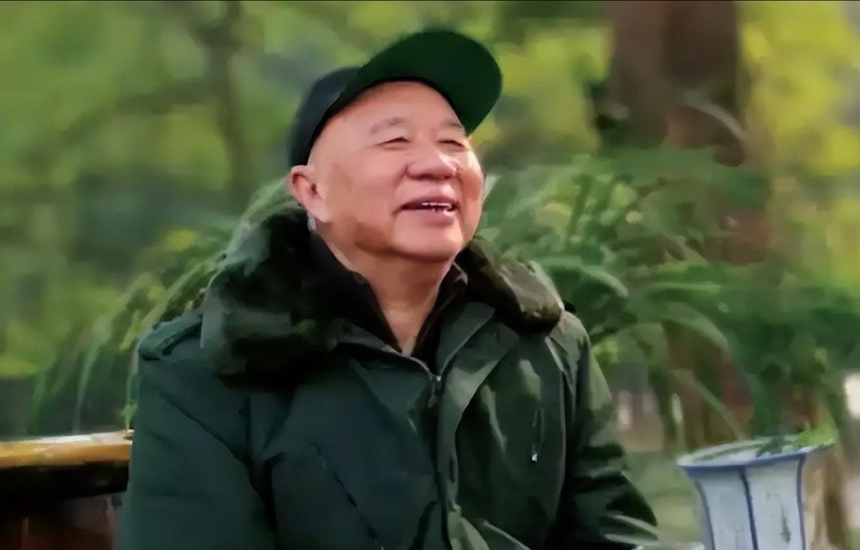 [点赞]1999年，中国前首富牟其中坐着奥迪上班，途中被捕，一同被捕的还有他的