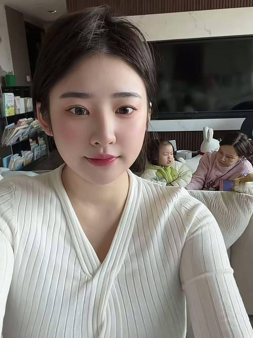 童锦程孩子妈自曝生下孩子，源于男方曾动情表示“想让你给我生个孩子”，她误以为这是