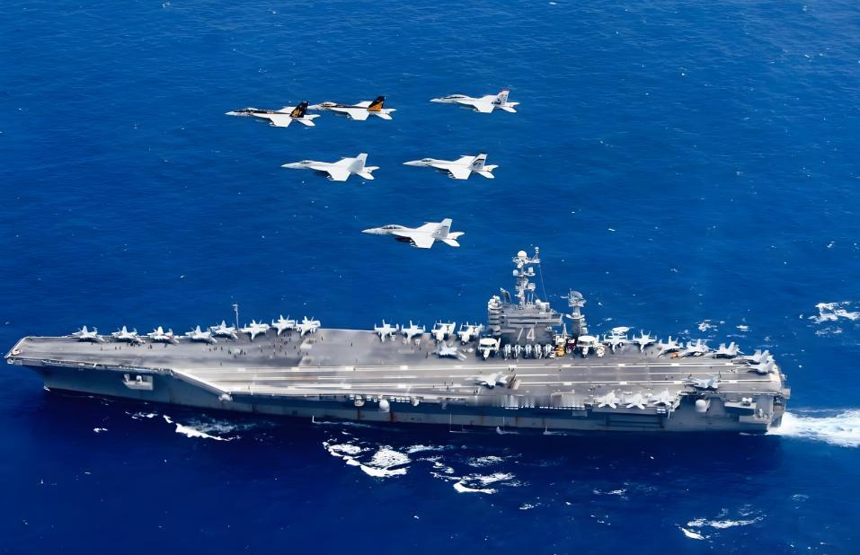 美国海军最近在红海可是闹了个大笑话！他们的