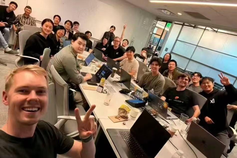 “我们的中国人将打败中国的中国人”这话说得也太气人了！马斯克旗下最强AI