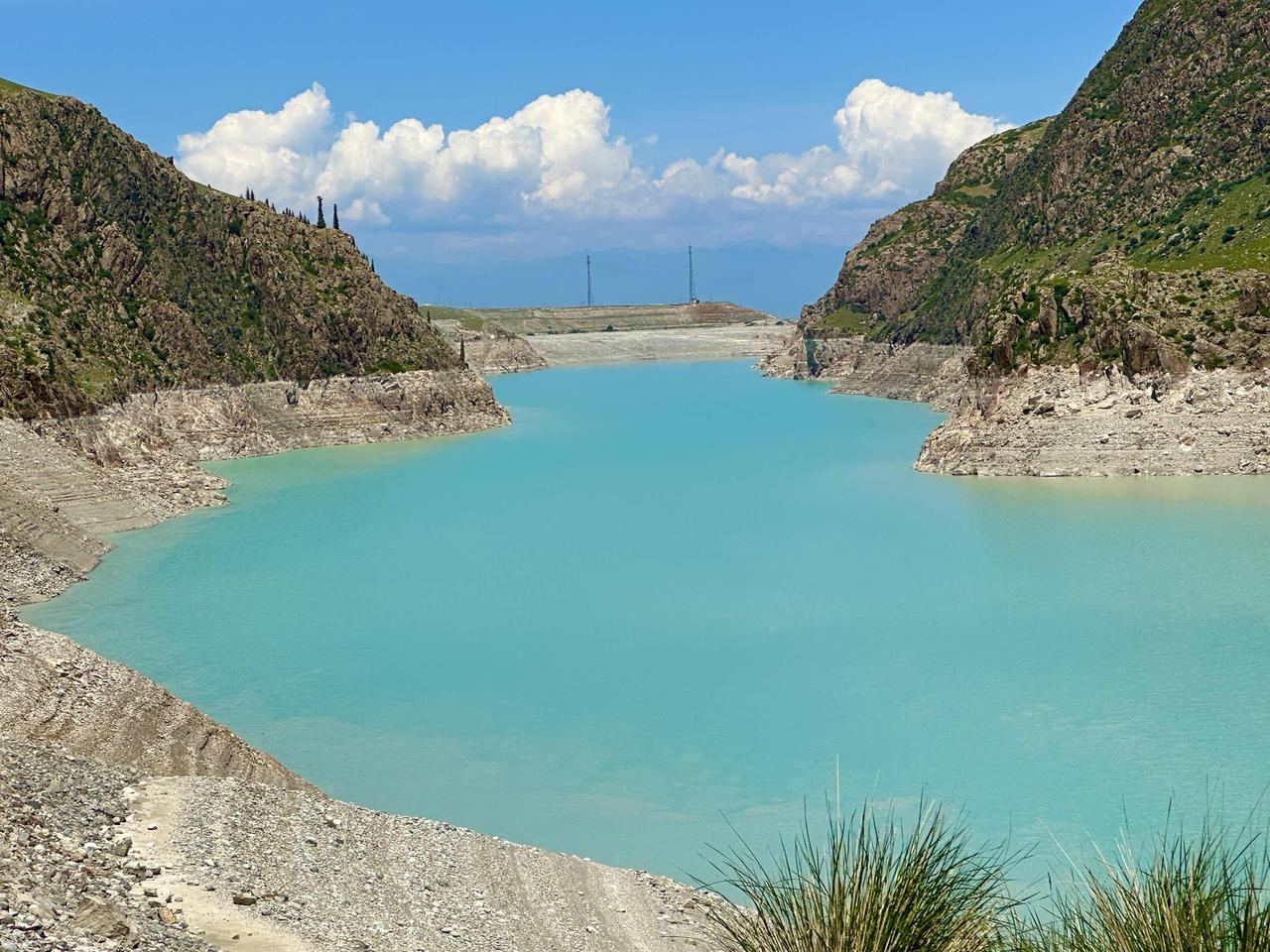 印象新疆——玉湖景区新疆玉湖风景区位于伊犁哈萨克自治州昭苏县阿合牙孜沟，是天
