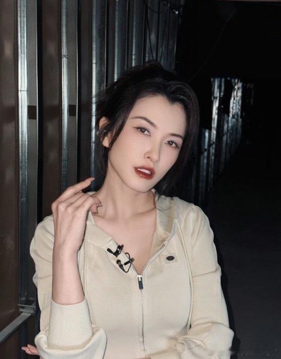 李小冉说选到徐洁儿像吃了定心丸李小冉第一时间选到徐洁儿，像是吃了定心丸，徐洁儿也