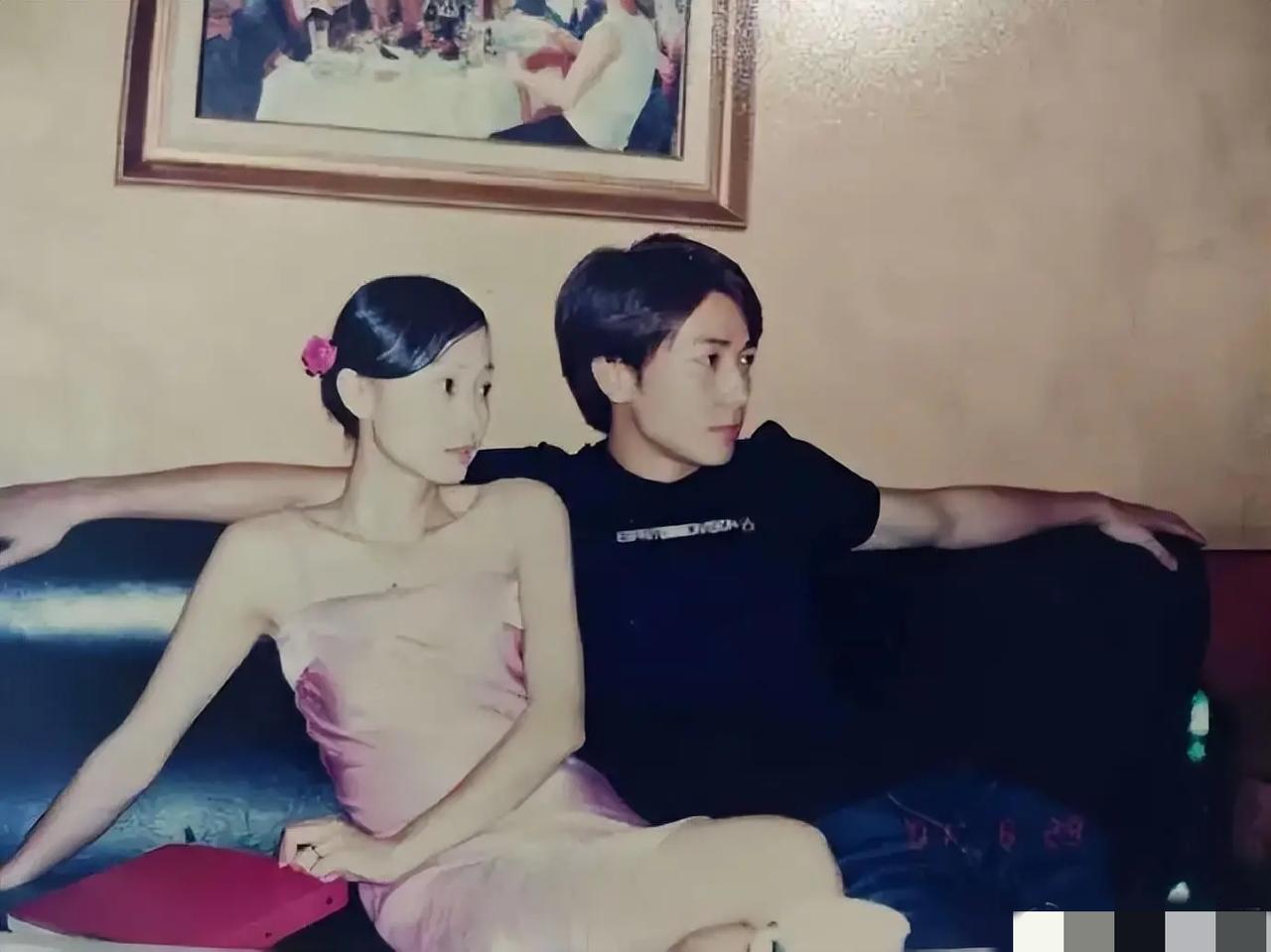 粉红裙子下的伤疤：一场自我欺骗的“婚礼”