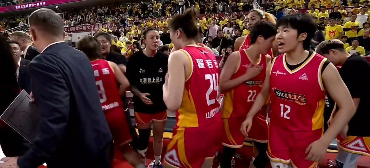 4月17日晚，2025-26赛季WCBA总决赛G2山西竹叶青酒72-70四川