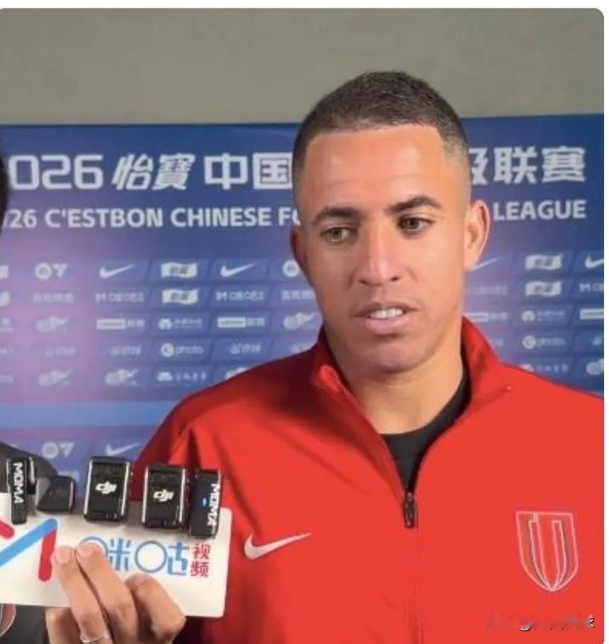 人是巴西人，心是中国人。成都蓉城外援罗慕洛已经在中国生活满五年，高度认同中国文化
