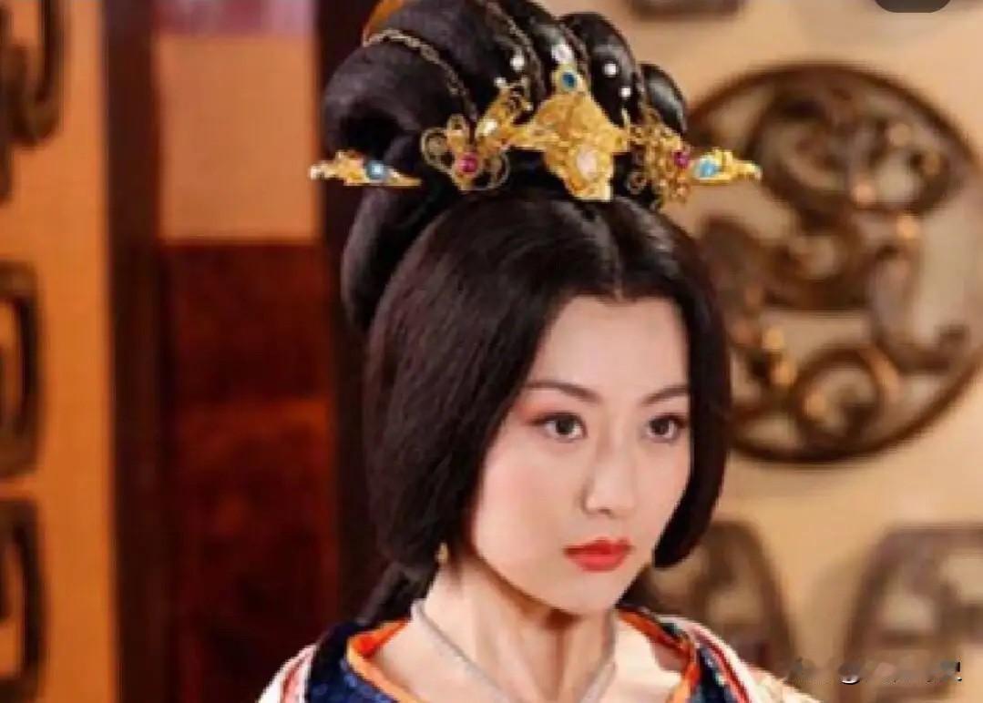 黄巢麾下的大将朱温拿下同州后，手下人特意为他进献了一位绝色女子。朱温抬眼一瞧，顿