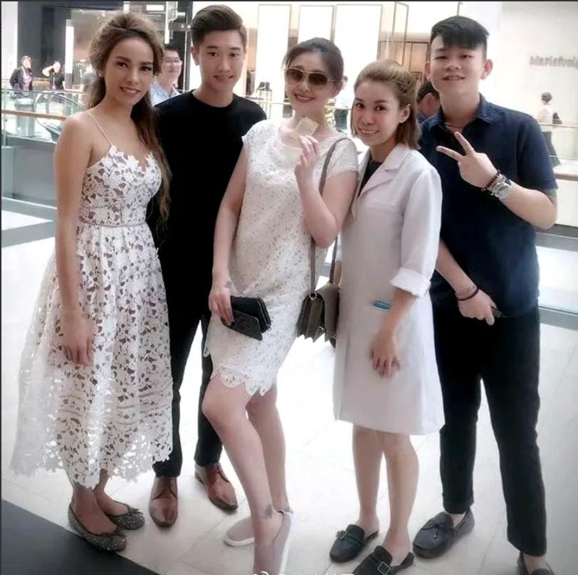 当年的大S哪怕是婚后淡出事业了，她的人气依然超高、国民度也特别好。当年她和汪小菲