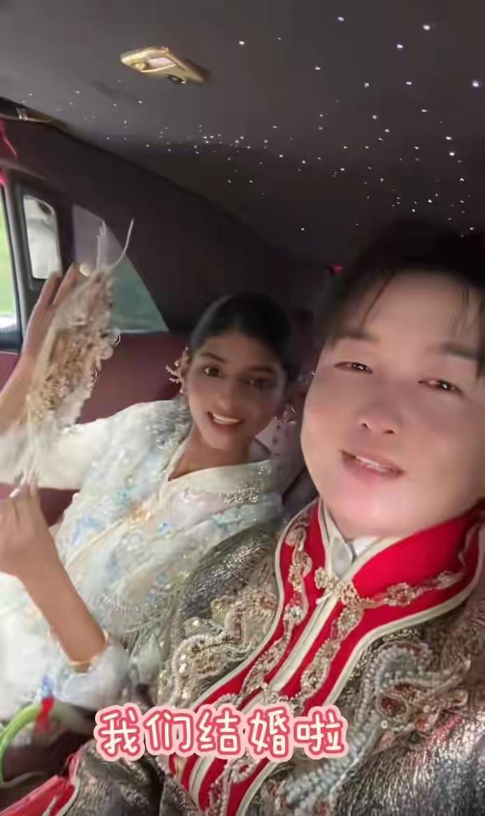 结婚也带货？小黑妮直播间秒封，喜事变尴尬！河南网红“小黑妮”大婚，本该收祝福