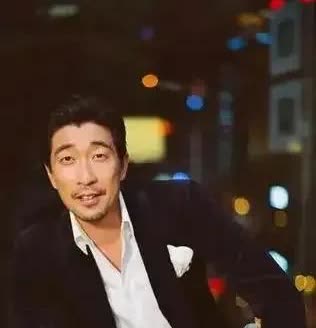 王千源一家人，妻子，女儿，父母亲1.王千源：52岁，辽宁盘锦人，中戏毕业