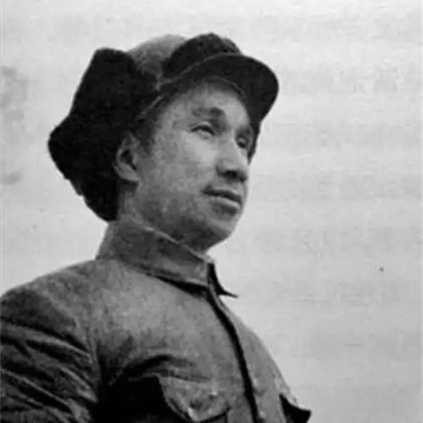1944年，粟裕把两岁儿子扔进河里，此后新四军流传出一句歇后语。1944年，粟戎