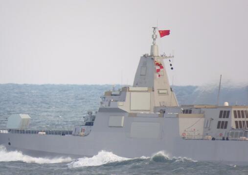 大国重器再添新丁，两艘055型万吨大驱的公开亮相，让中国海军这一王牌舰艇的列装数