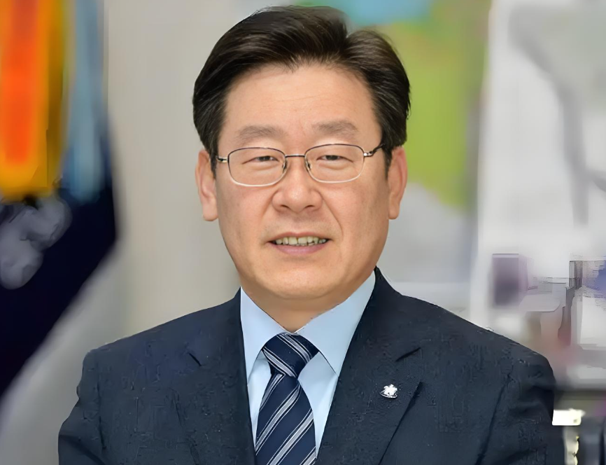 如果李在明最终决定不出席九三阅兵，那他日后一定会后悔。目前有一些消息指出，李在