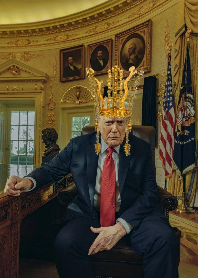 还得是韩国人会整活，他们给特朗普送了个国王的金王冠！！ 但是咱们都知道，韩国