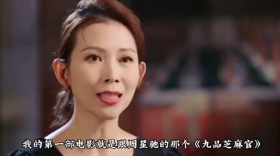 蔡少芬第一次拍电影就是《九品芝麻官》听到胶片的咔咔声就觉得在烧钱，加上面对的