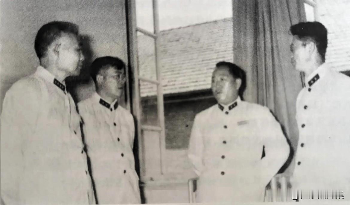 1956年6月，左起：海军司令员萧劲光大将、副司令员刘道生中将、东海舰队司令员陶