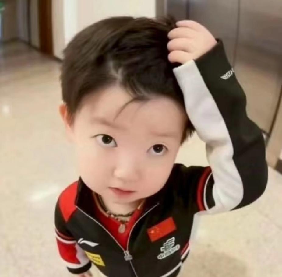 被这个“小莎莎”可爱到心化！谁能拒绝迷你版的莎莎啊！粉丝这波cos也