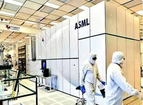 这两年西方在半导体领域搞技术封锁，咱们中国一直没怎么硬刚，可现在不一样了。 