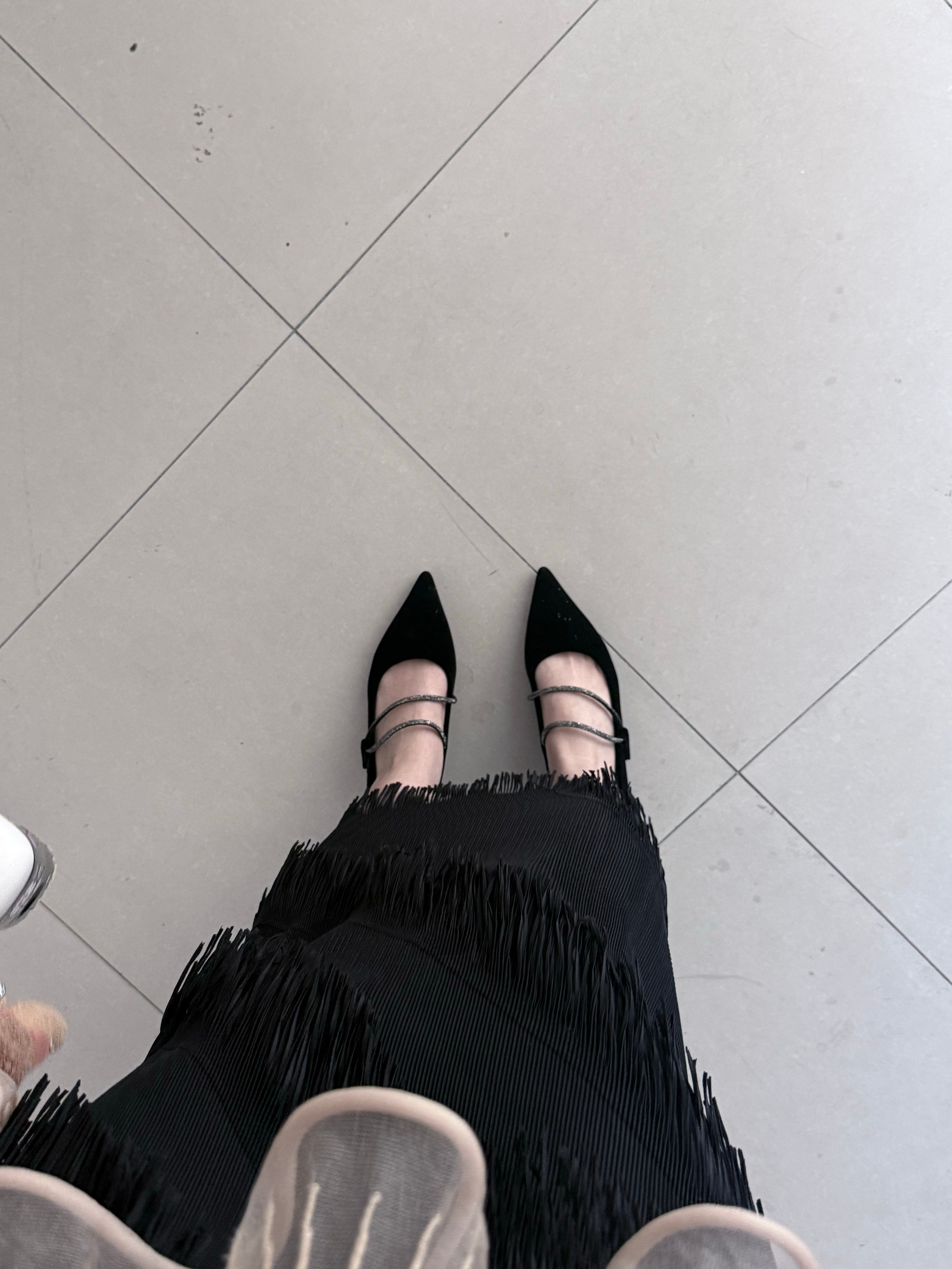 ：老师你裙子上都是我妈的假睫毛：拽点带回家吗😘​​​