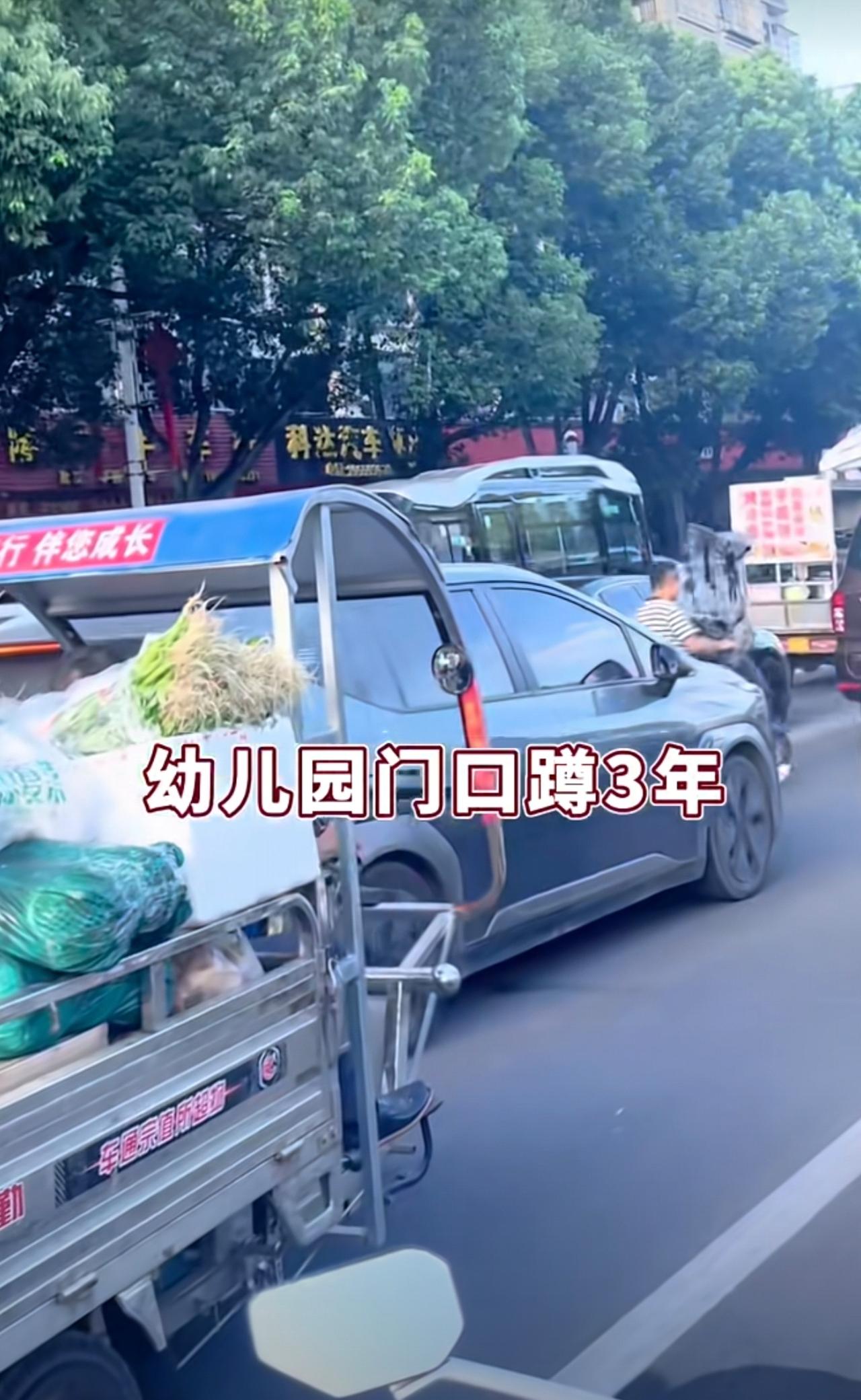 你们蹲到哪个门口了[捂脸哭][捂脸哭][捂脸哭]