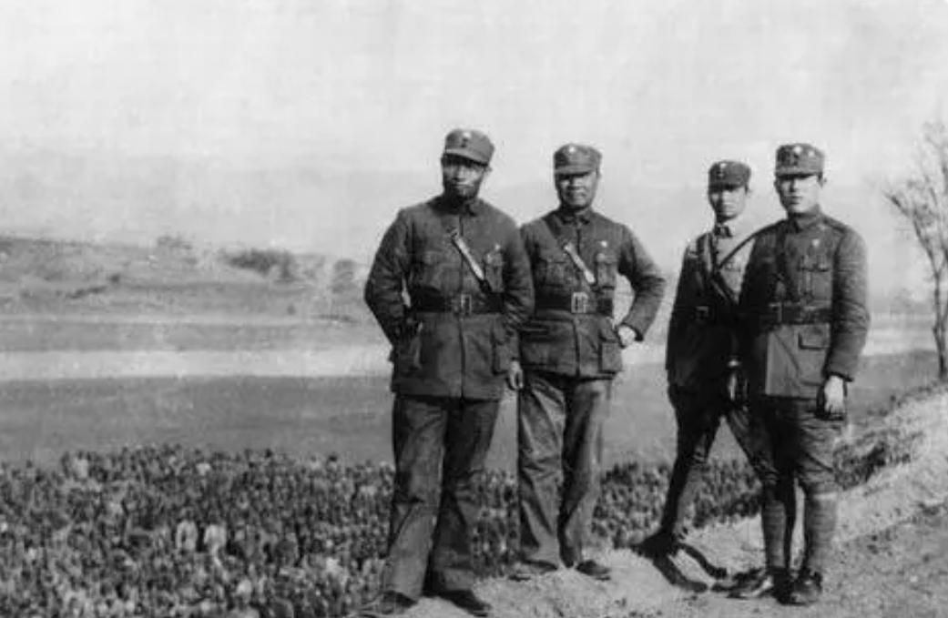 3万8千土匪，4大匪首，2500平方公里的莽莽深山。1951年，解放军14个团把