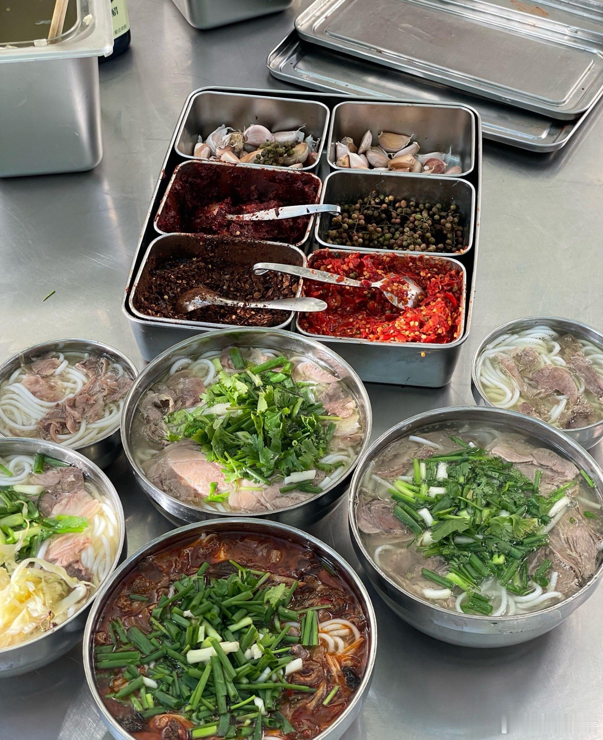 四川小县城攀枝花盐边县越是小地方，好吃的东西越多，毕竟大多数年轻人都离乡了，