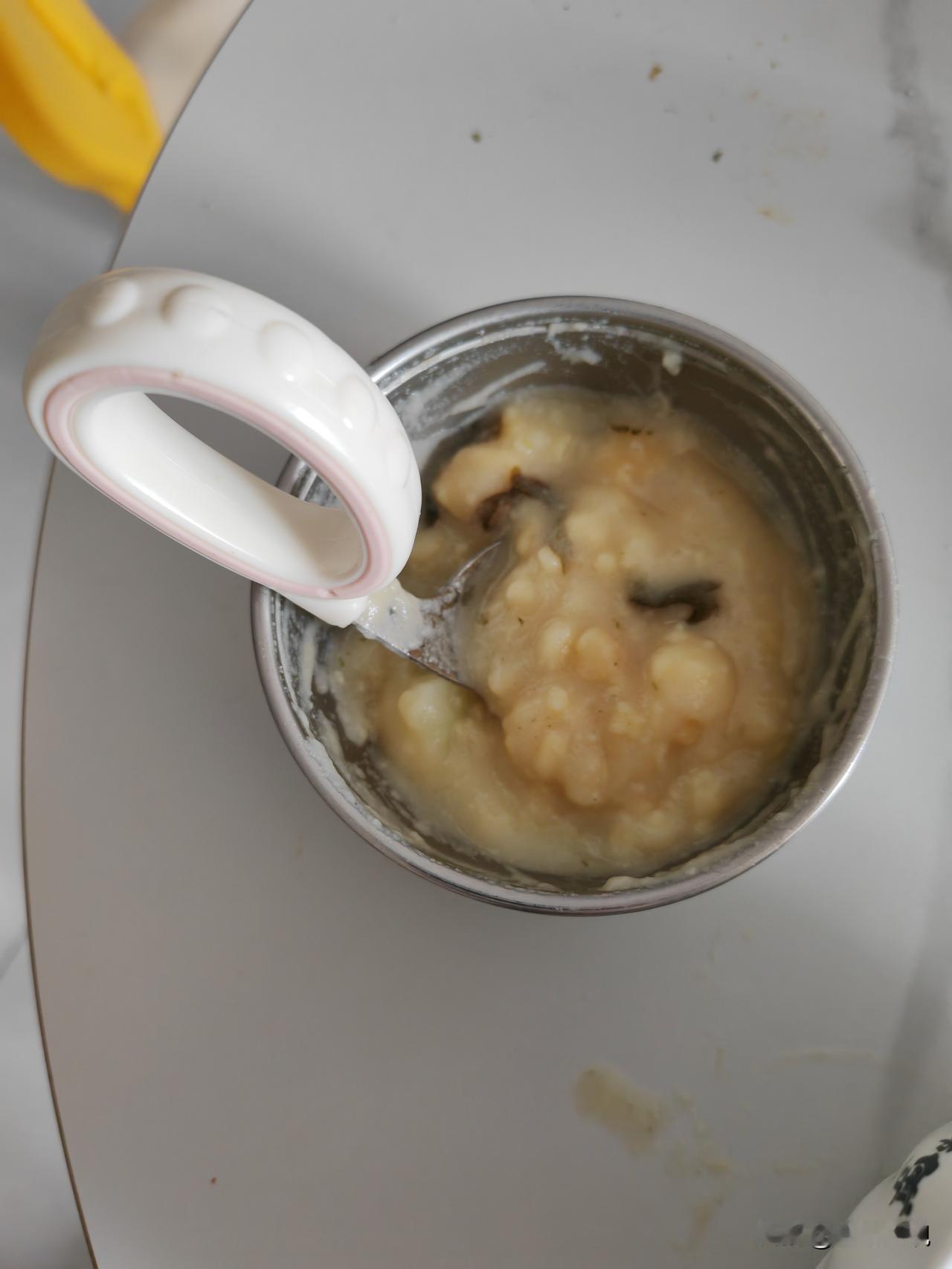 昨天给孙子吃“忆苦思甜”饭，孙子尝了一口说：爷爷，这饭不好吃。这