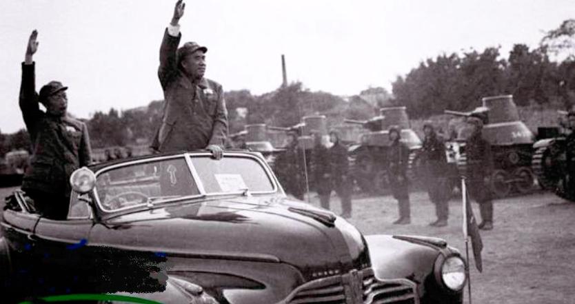 1956年，聂荣臻让秘书给钱学森配辆车，秘书却挑了一辆天蓝色轿车，聂荣臻顿时气坏