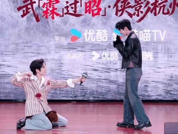 杨洋也要开始卖腐了，如今内娱剧宣的路子愈发歪了。《雨霖铃》明明走正统正派武侠路线