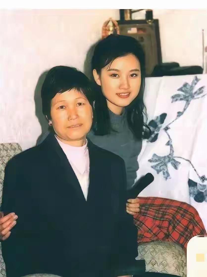 不用我说，都能知道这母女俩叫什么吧！我相信99.4％都知道！