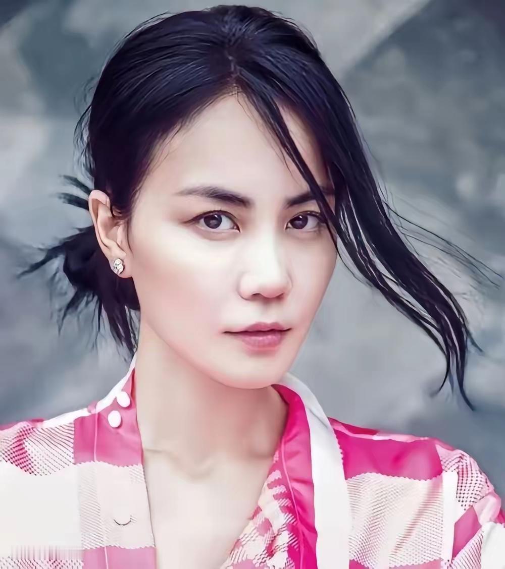 王菲今天官宣要上央视春晚了恐怕最开心的人不是王菲本人也不是王菲家人，而是那2