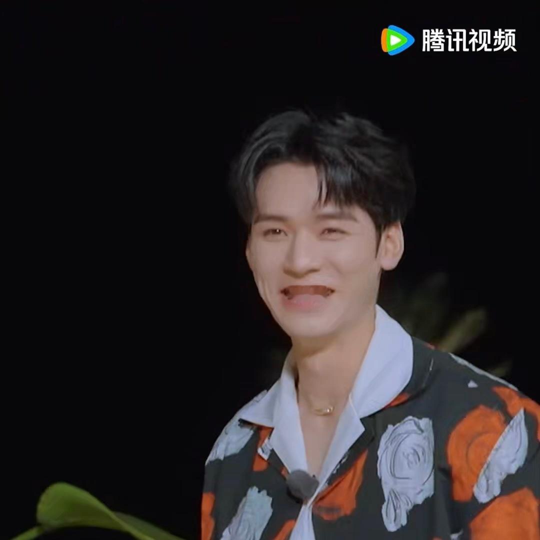 龚俊平平无奇舞蹈小天才龚俊不光是“百灵鸟”，跳舞也挺厉害，啥风格都能跟​​
