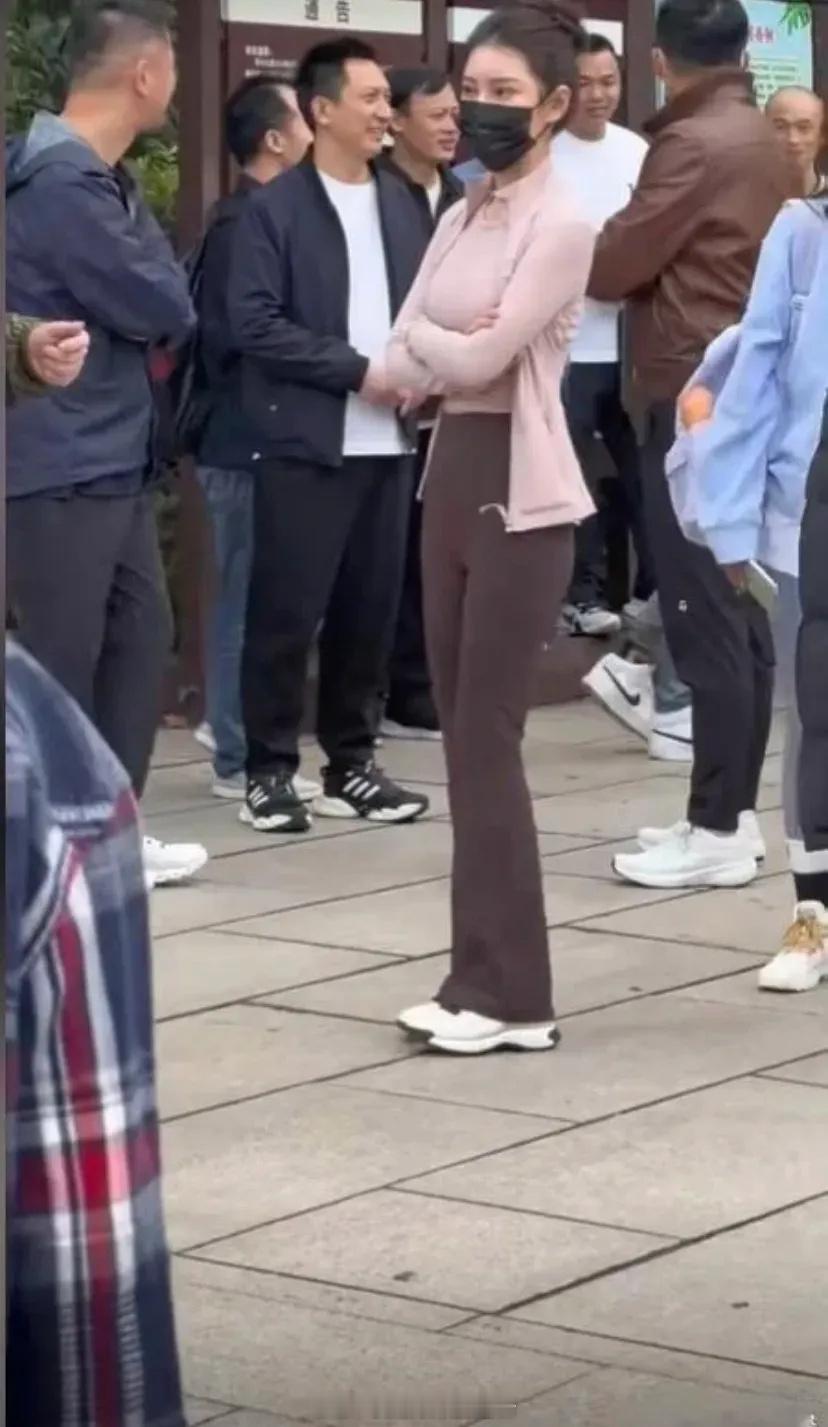 这平坦的小腹，我这辈子都有不起​​​