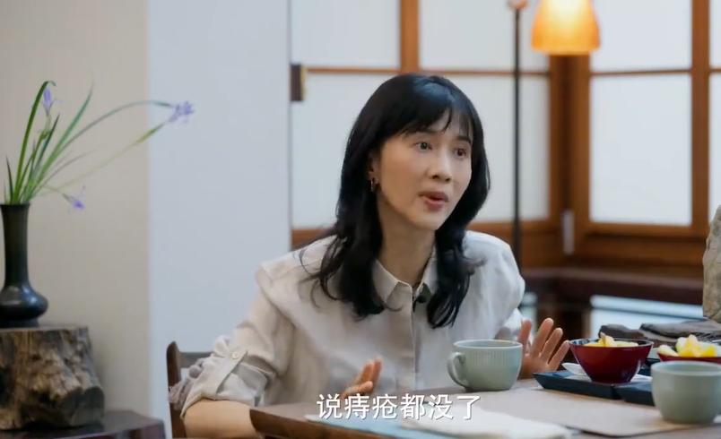 papi酱说，他爸爸高血压很严重，但他的二婚妻子比较惯他，想吃什么都做，爱吃什么