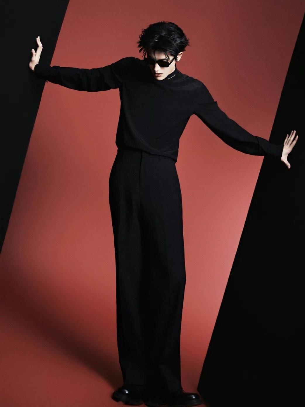 张凌赫今天这组图简直就是老公王