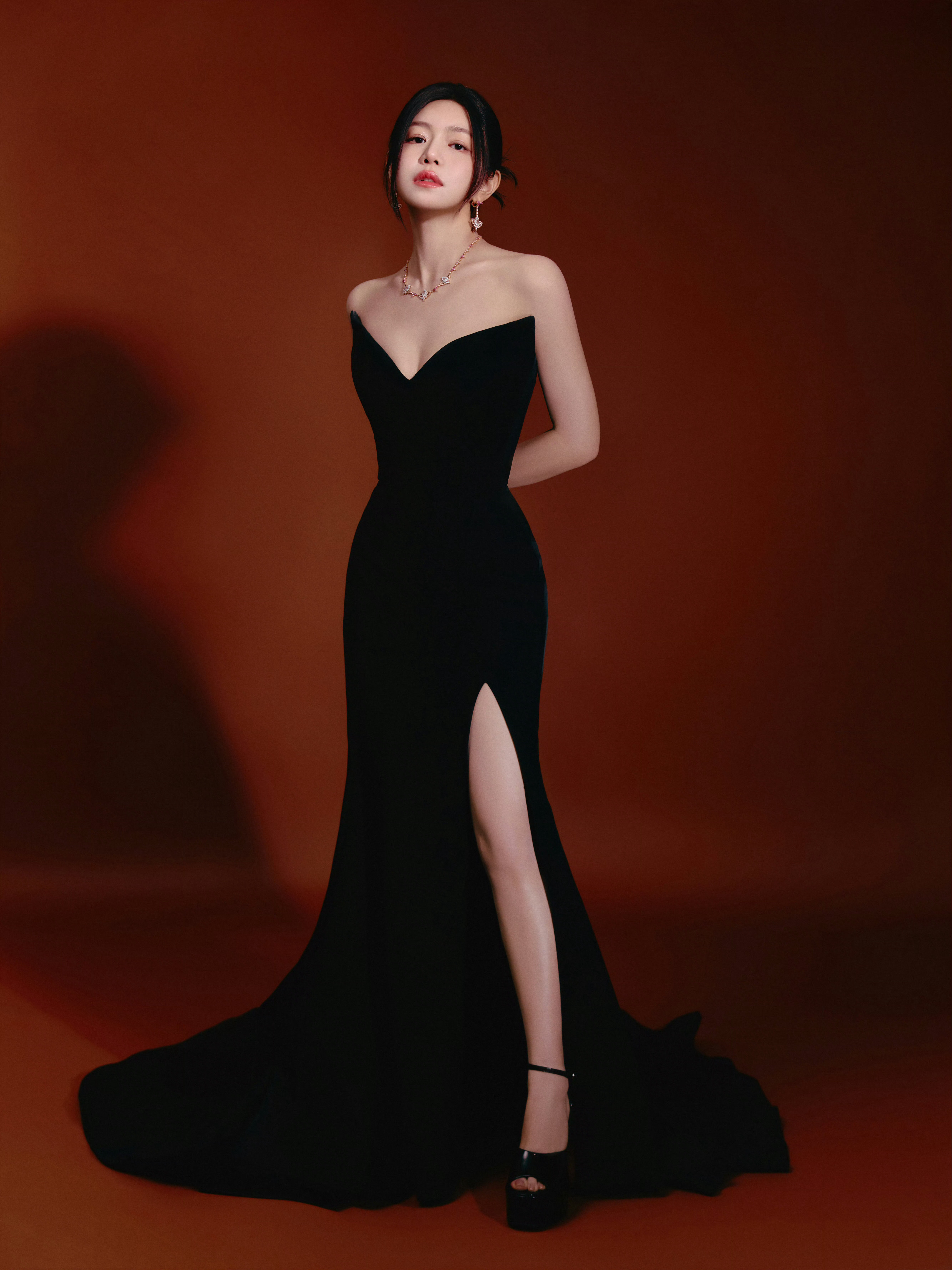 陈妍希最新活动造型🖤🖤