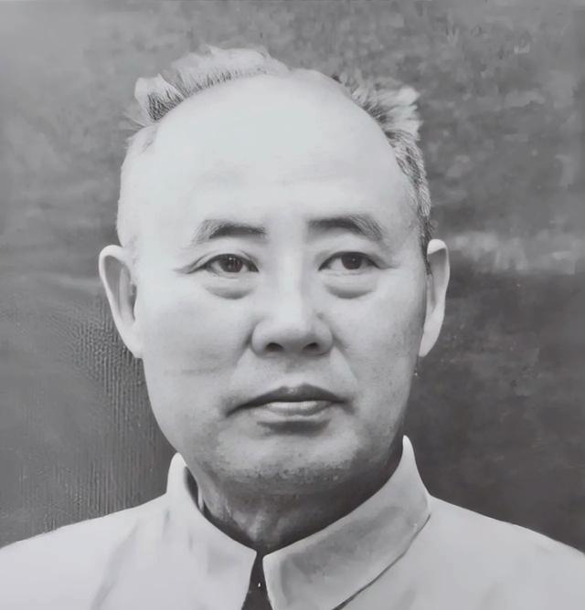 1961年末，傅作义到某地视察工作。当地领导为了欢迎中央领导，就准备了一桌丰盛的