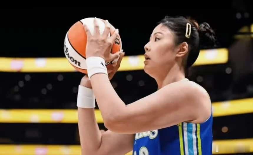 WNBA常规赛达拉斯飞翼主场92-70大胜西雅图风暴，李月汝对阵旧主时...