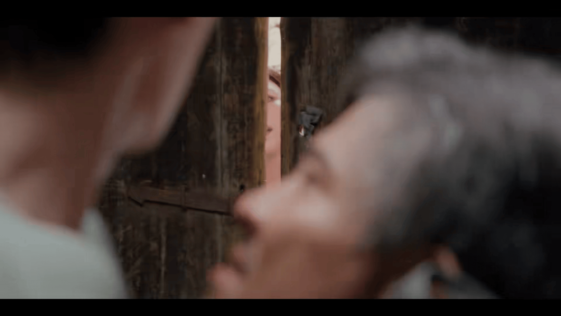 陈妍希姐姐上桌成熟女性的心动太好品了！饰演的岑矜，把小心翼翼的暗喜、克制不住的