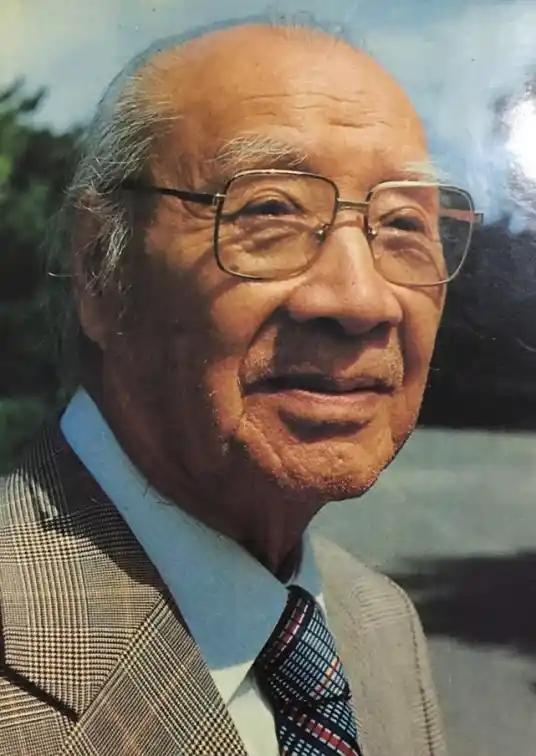 清朝末年，未来的“民国大师”刘海粟哄骗恩师家丫囡怀了孕并致死，之后又趁恩师出远门