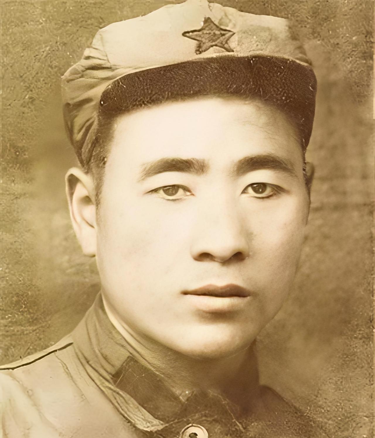 有一次，林彪碰见了唐天际，发现他在红28团当参谋，就问他为什么不在师部当秘书？唐