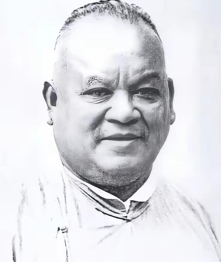 1952年，大白兔奶糖创始人冼冠生，跳楼身亡时，口袋里藏着一张纸，记录着抗战时，