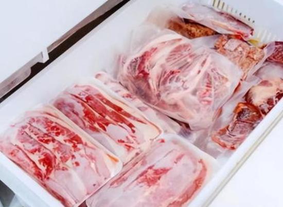 长期吃久冻的肉会致癌？冰箱里的肉冻多久就不能吃了？今天讲清楚 冰箱冷冻室