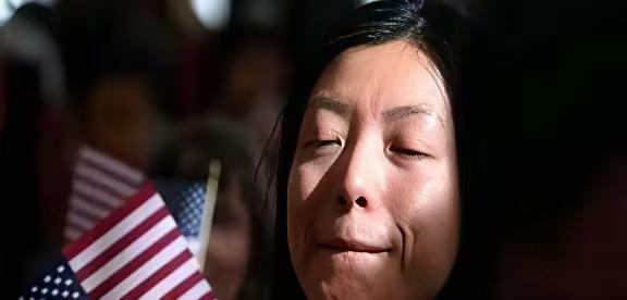 看到那个卖掉北京四合院移民加州的案例，心里真不是滋味。上一辈的所谓精英，只精小利